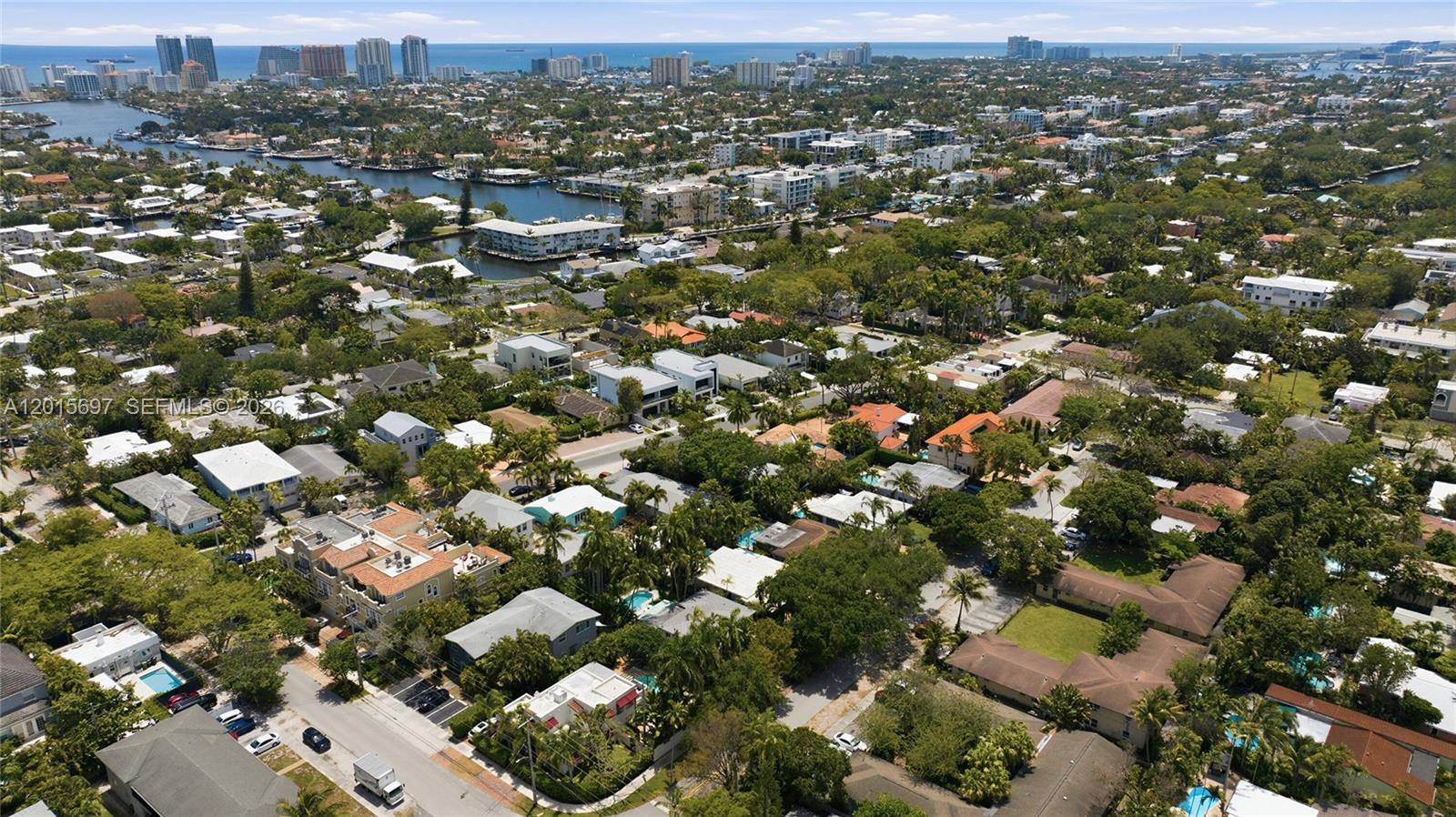 636 NE 17th Ter Fort Lauderdale, FL 33304