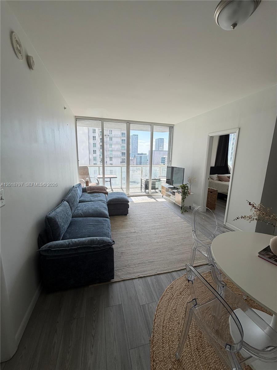 244 Biscayne Blvd #1910