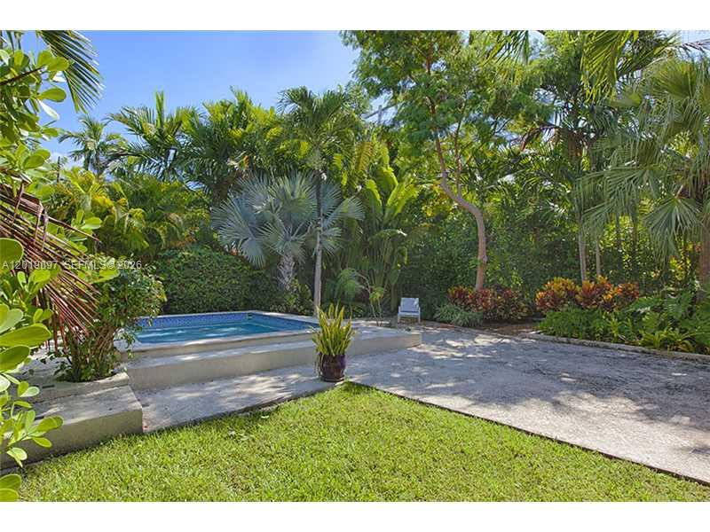 745 Lakeview Dr Miami Beach, FL 33140
