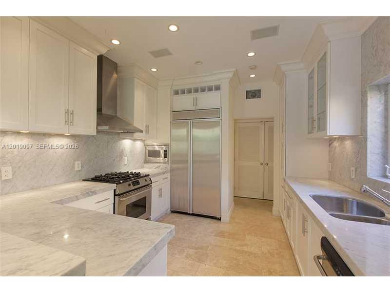 745 Lakeview Dr Miami Beach, FL 33140