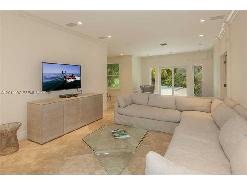 745 Lakeview Dr Miami Beach, FL 33140