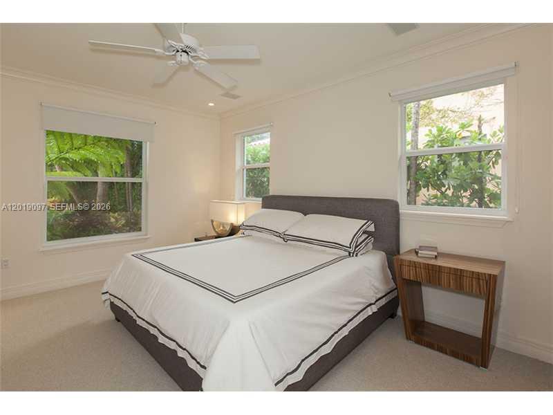 745 Lakeview Dr Miami Beach, FL 33140
