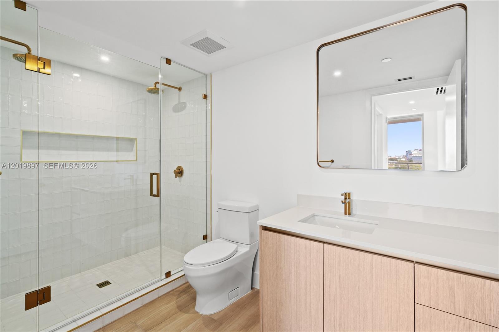 90 NE 32nd St #627 Miami, FL 33137