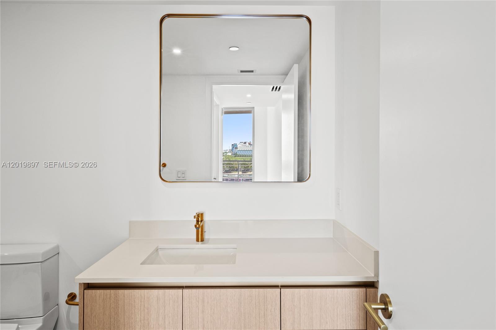 90 NE 32nd St #627 Miami, FL 33137