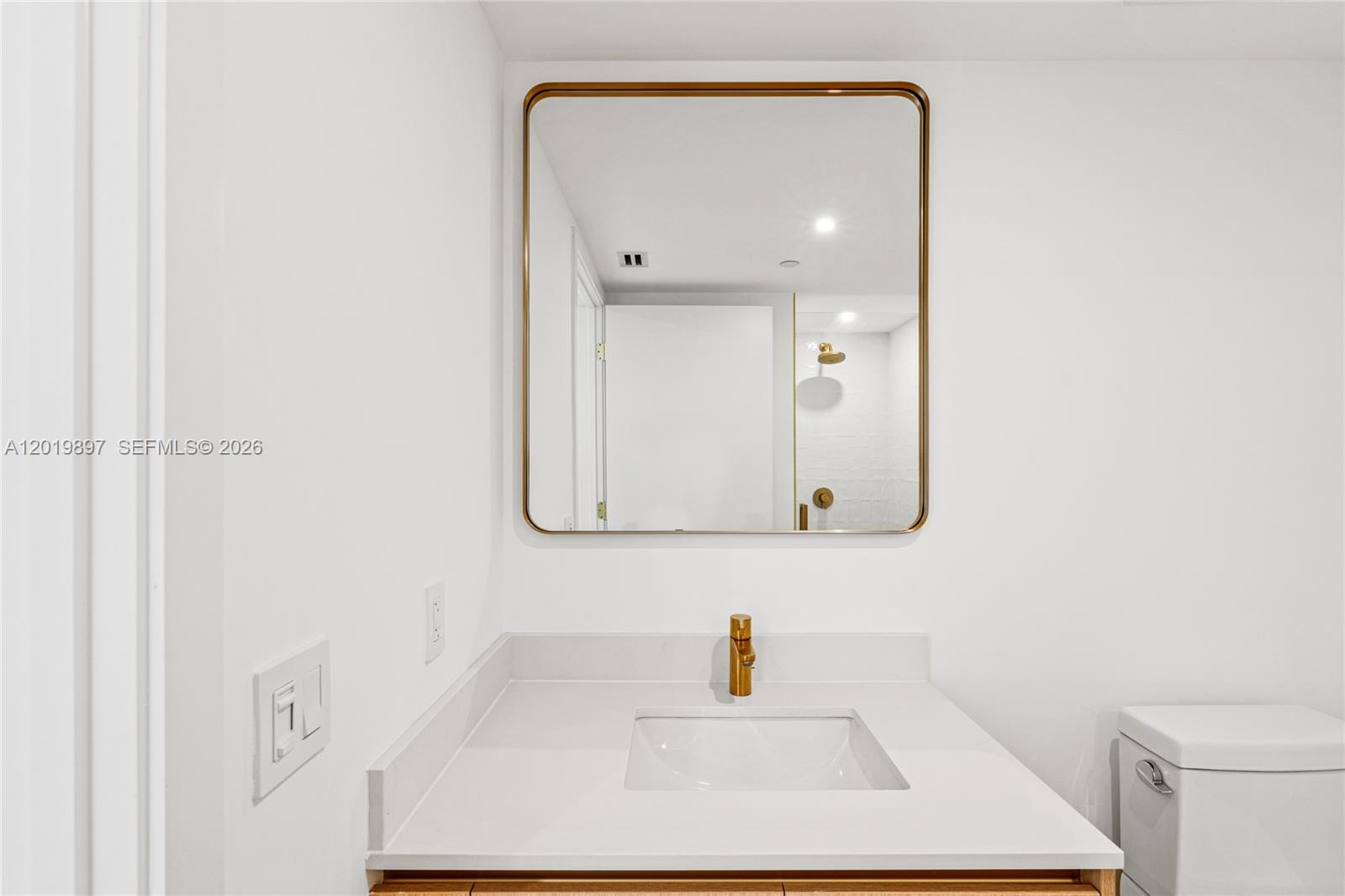 90 NE 32nd St #627 Miami, FL 33137