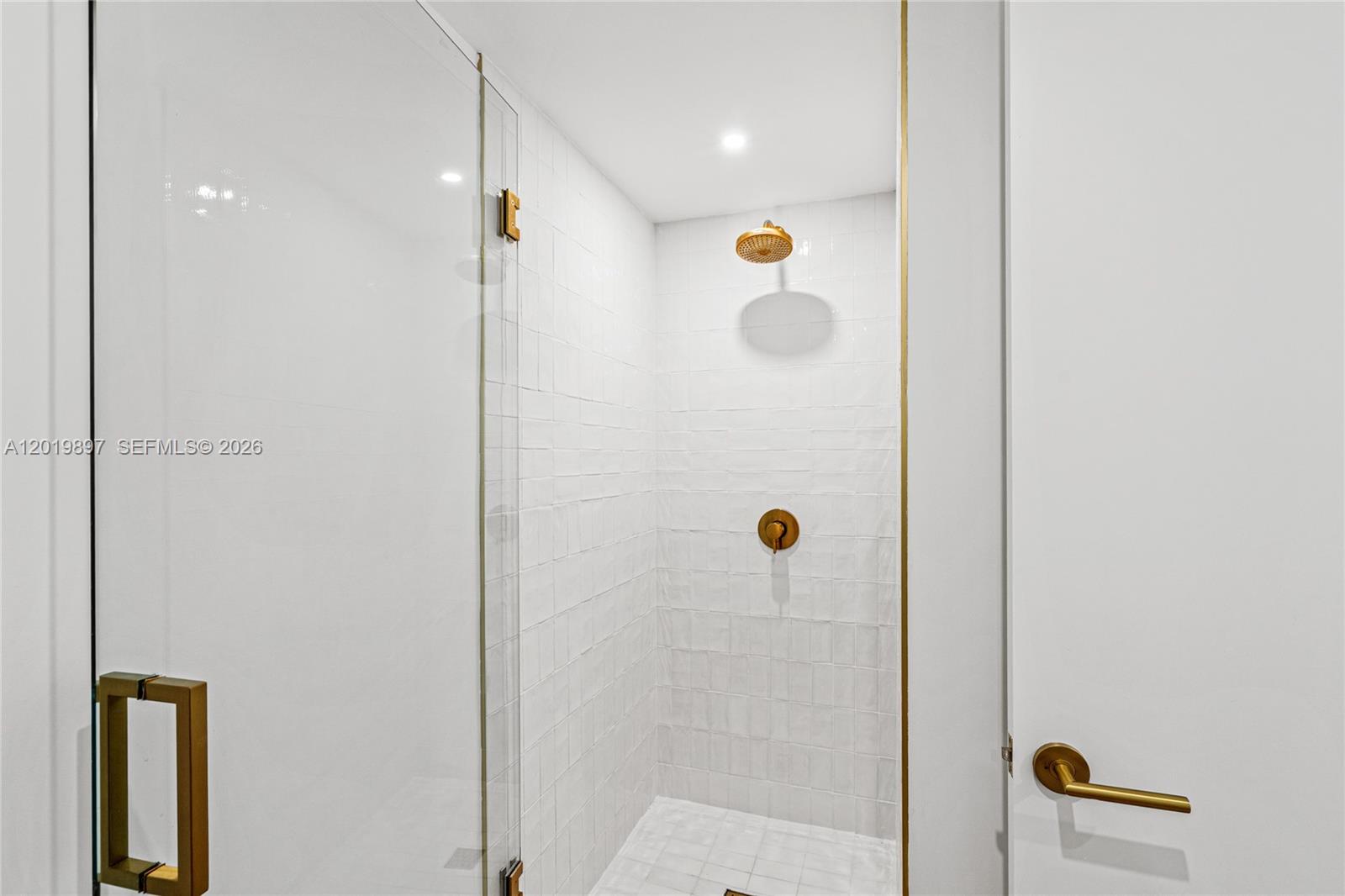 90 NE 32nd St #627 Miami, FL 33137