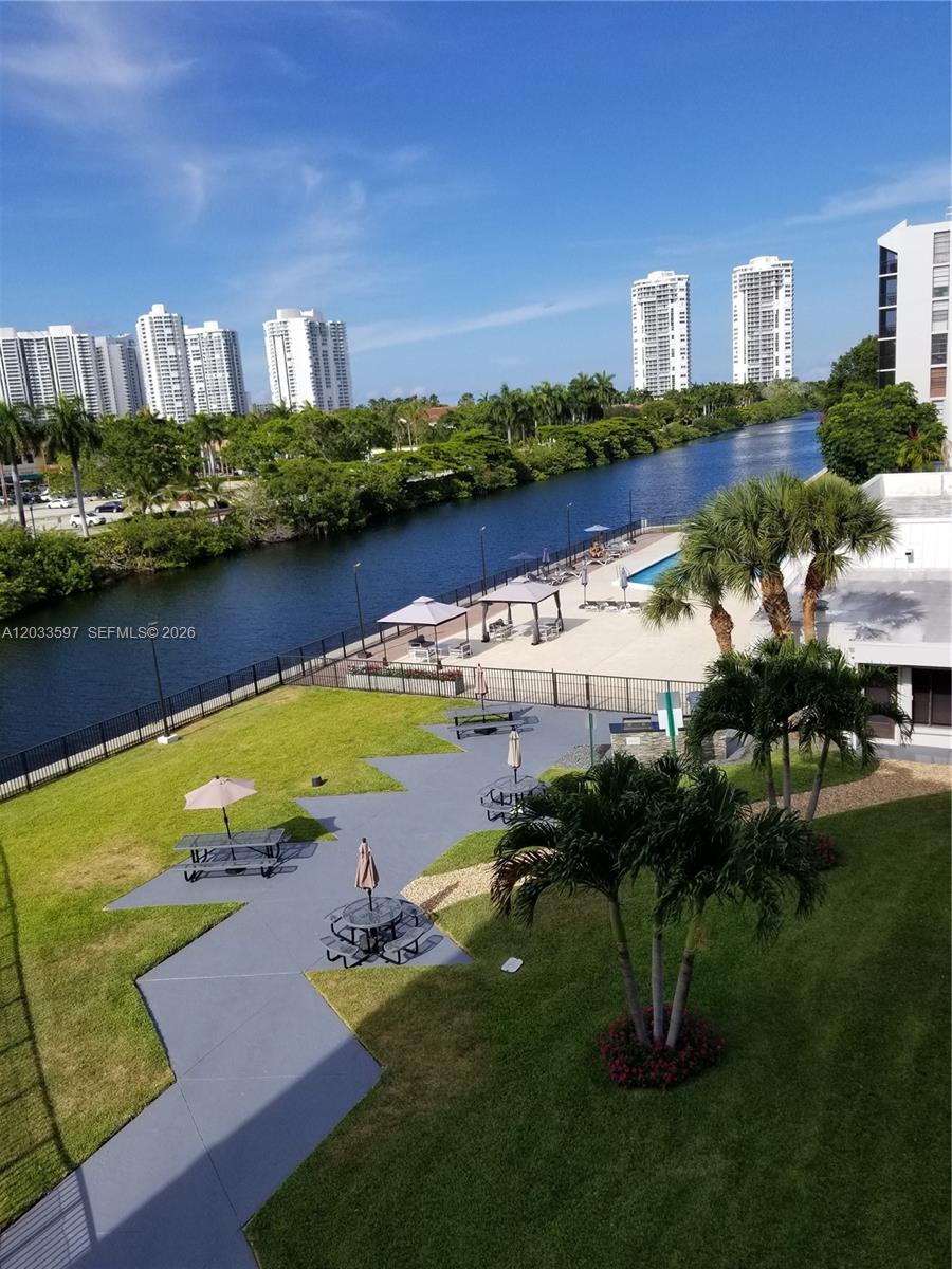 3401 N Country Clb Dr #211