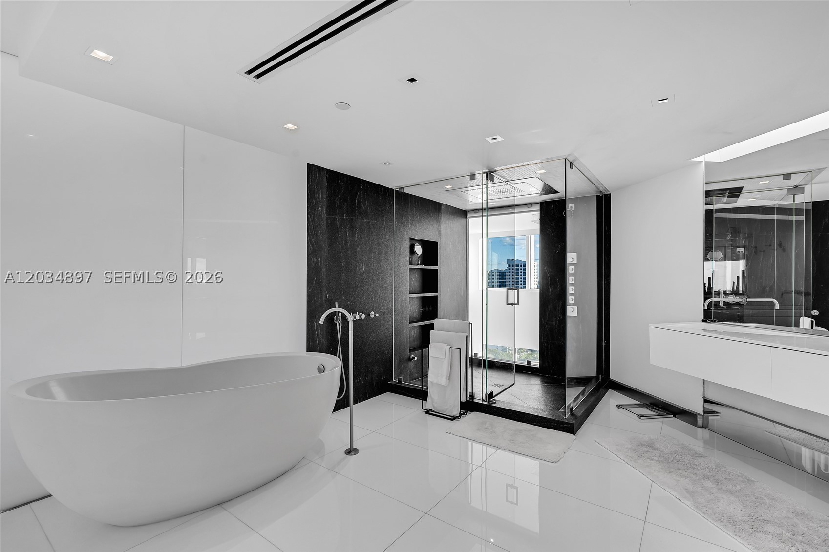 10 Venetian Way #PH04 Miami Beach, FL 33139