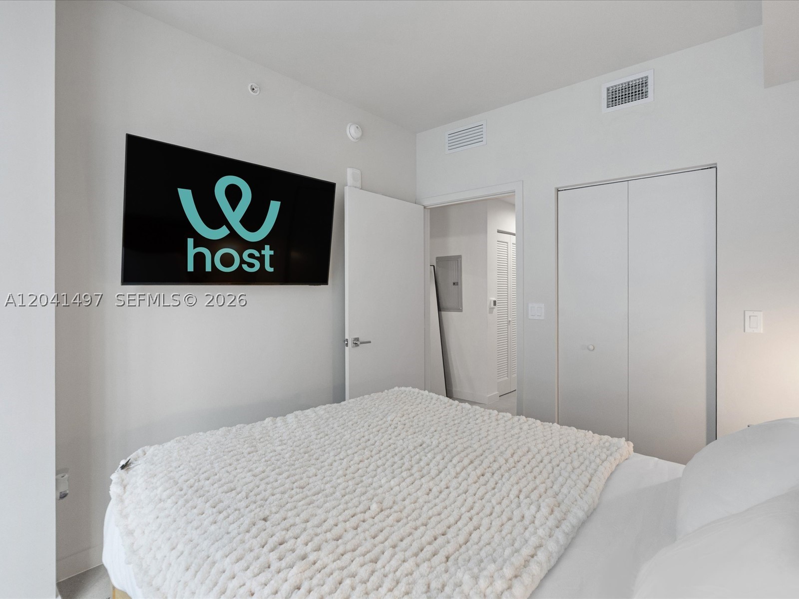 11 NE 6th St #807 Miami, FL 33132