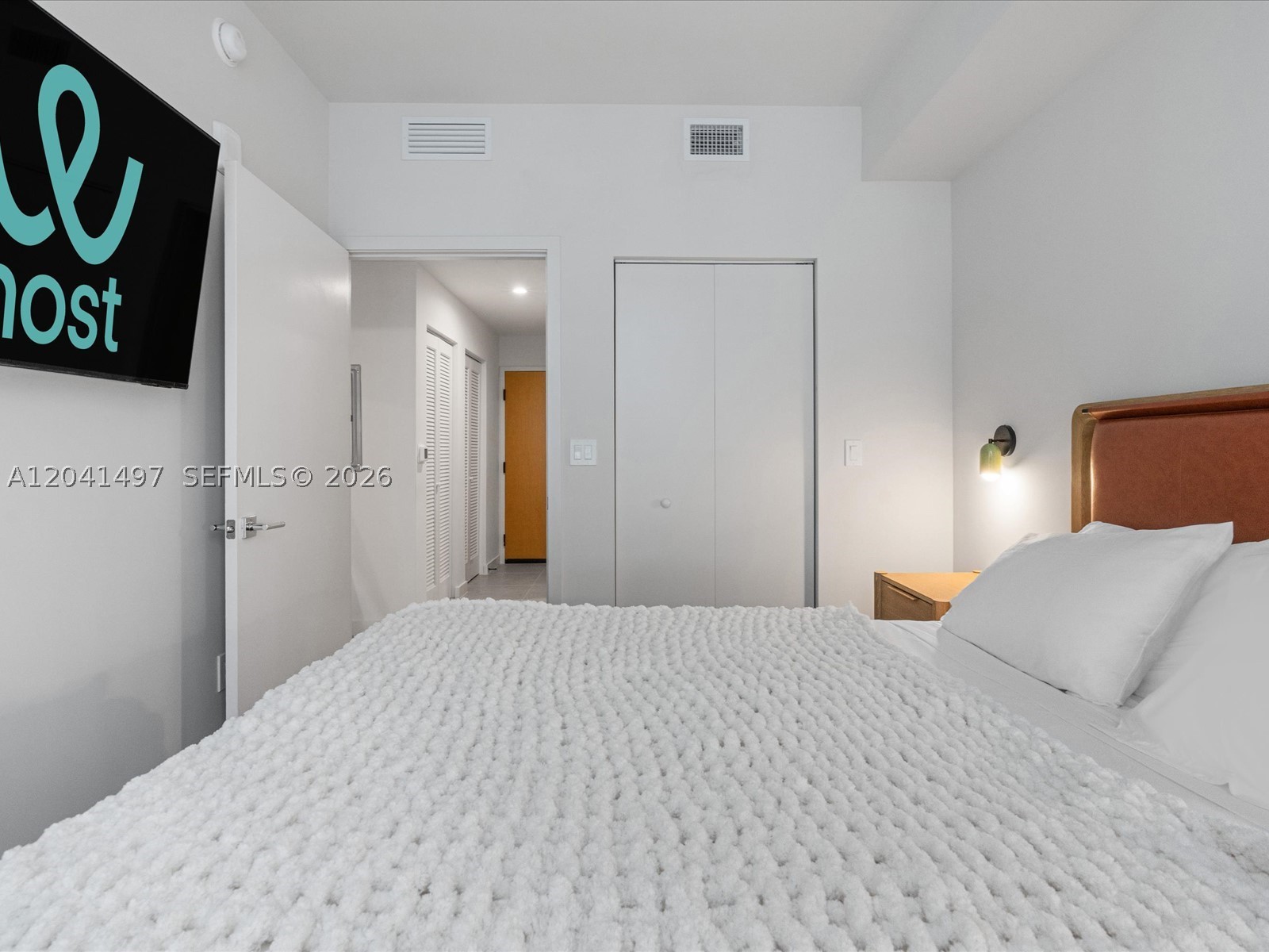 11 NE 6th St #807 Miami, FL 33132
