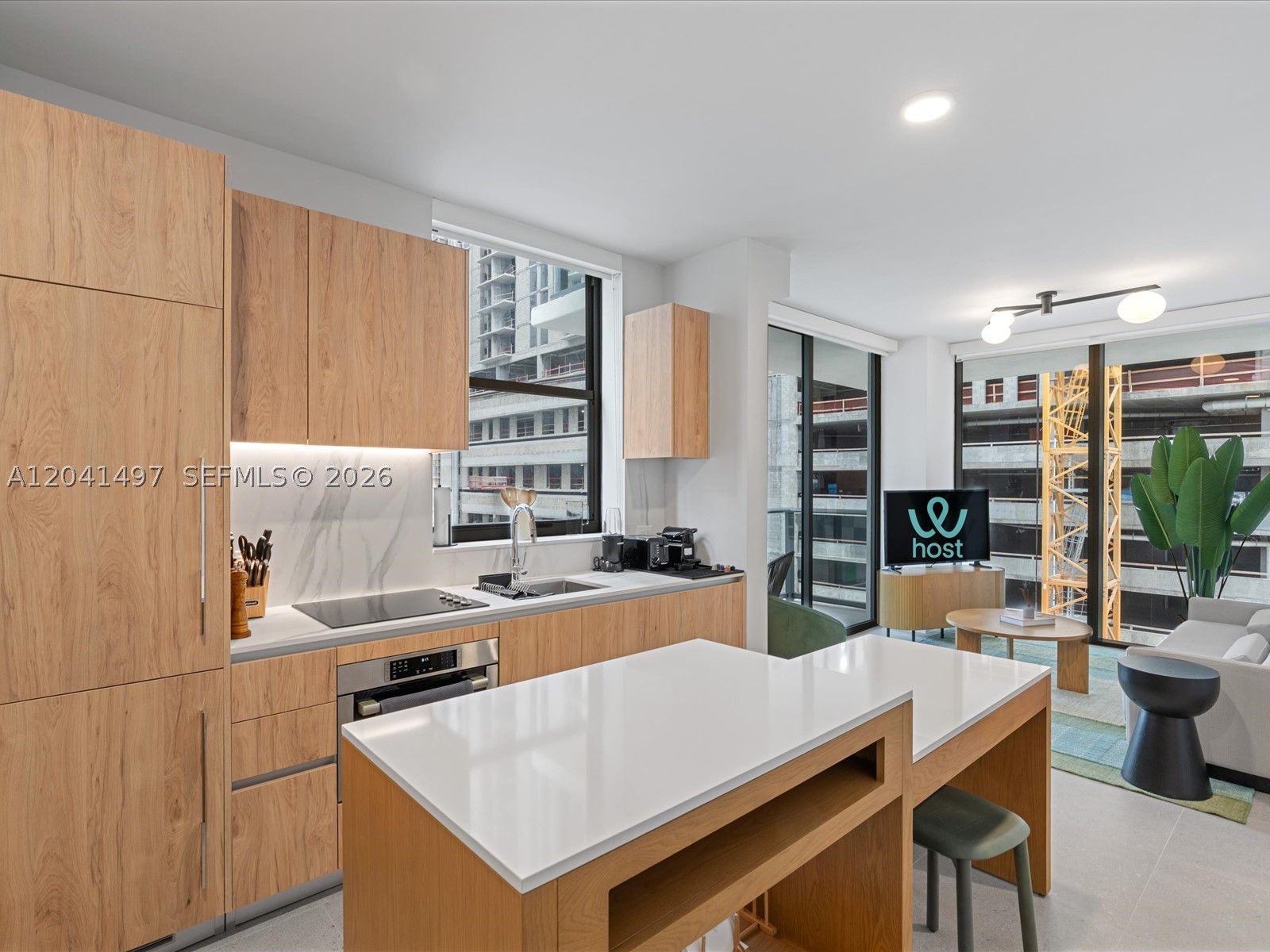 11 NE 6th St #807 Miami, FL 33132