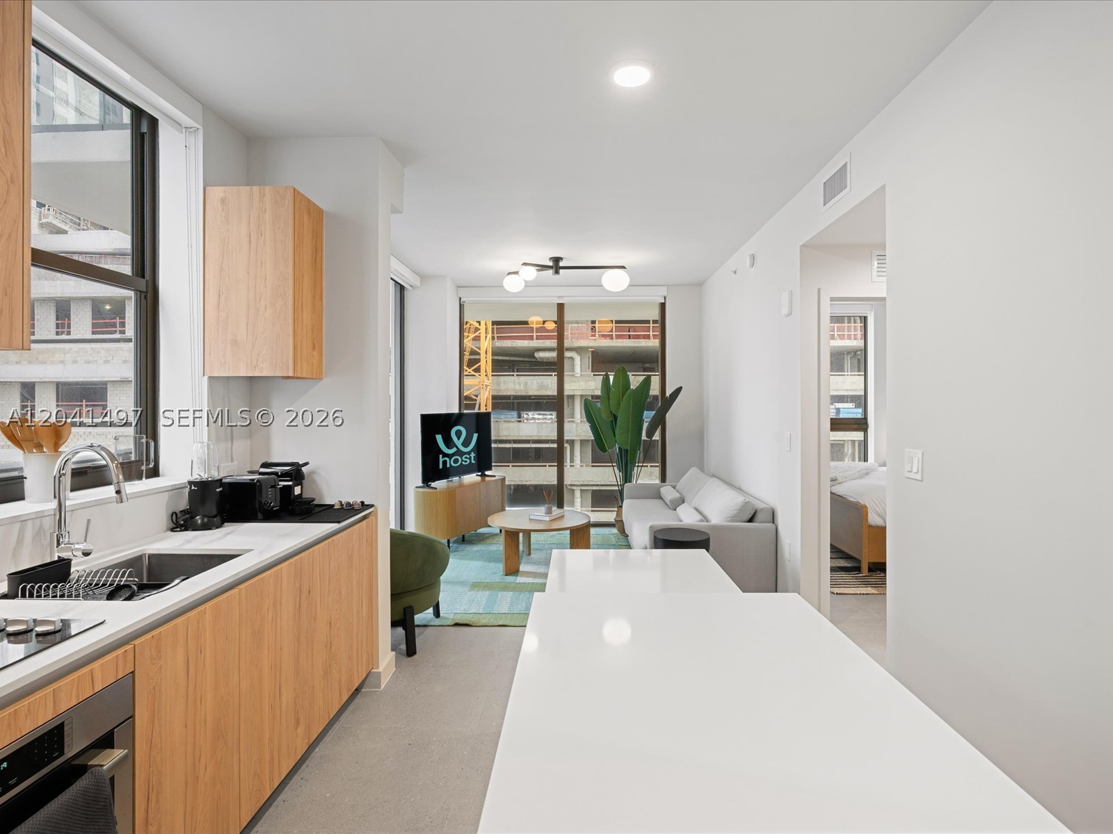 11 NE 6th St #807 Miami, FL 33132