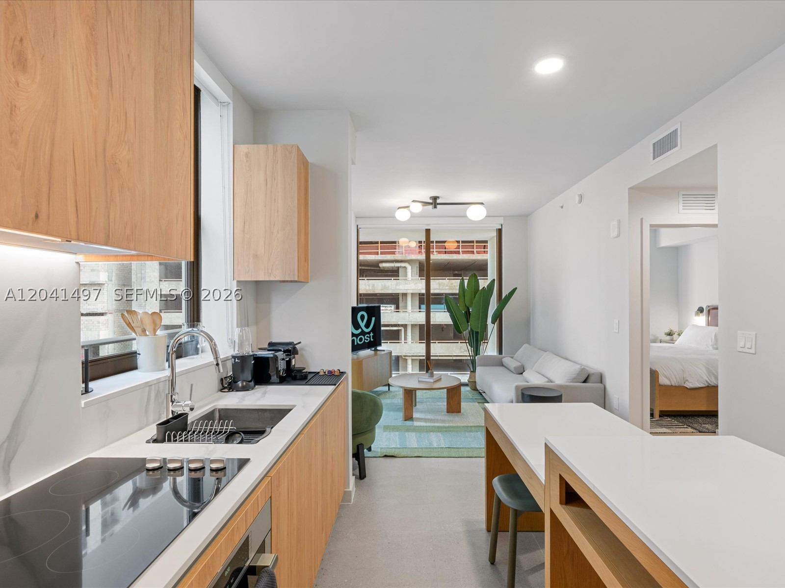 11 NE 6th St #807 Miami, FL 33132