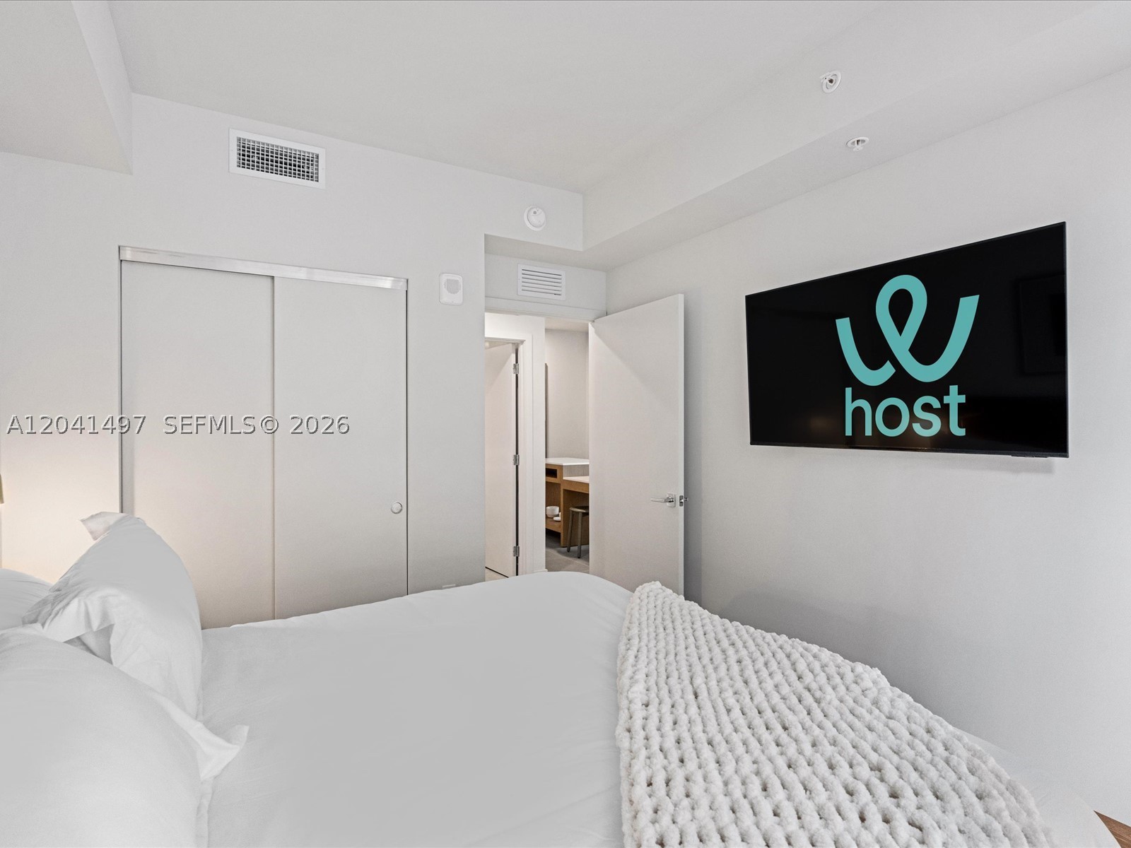 11 NE 6th St #807 Miami, FL 33132