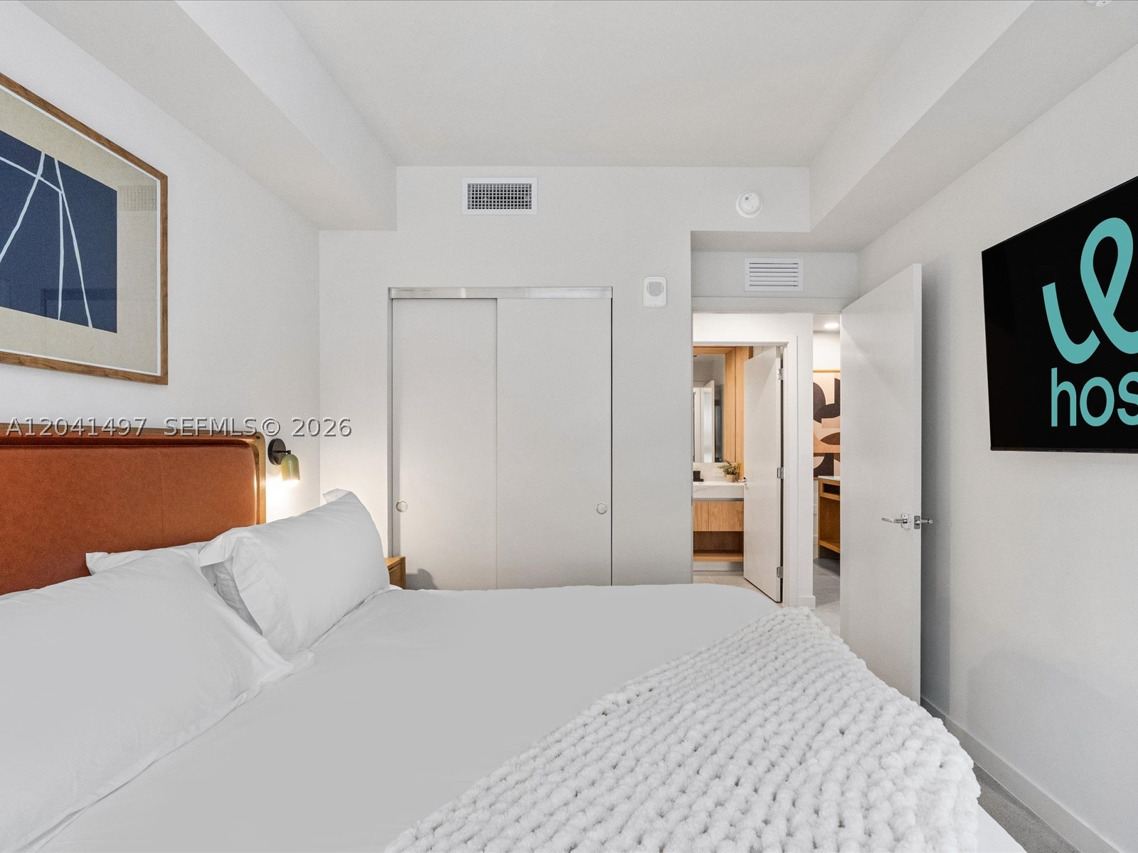 11 NE 6th St #807 Miami, FL 33132