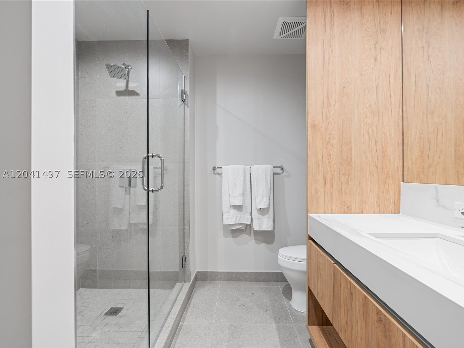 11 NE 6th St #807 Miami, FL 33132