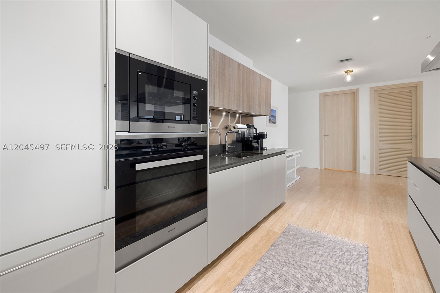 1000 Brickell Plz #PH5403 Miami, FL 33131