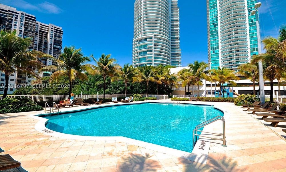 image Skyline on Brickell25