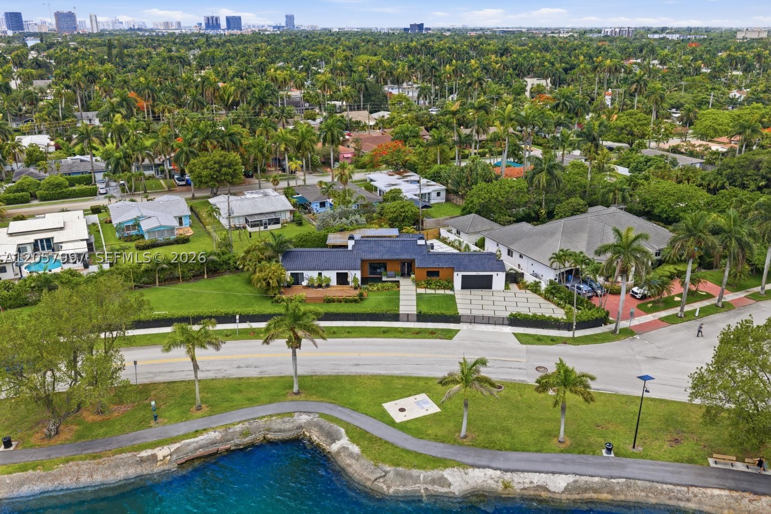 1204 S Northlake Dr Hollywood, FL 33019