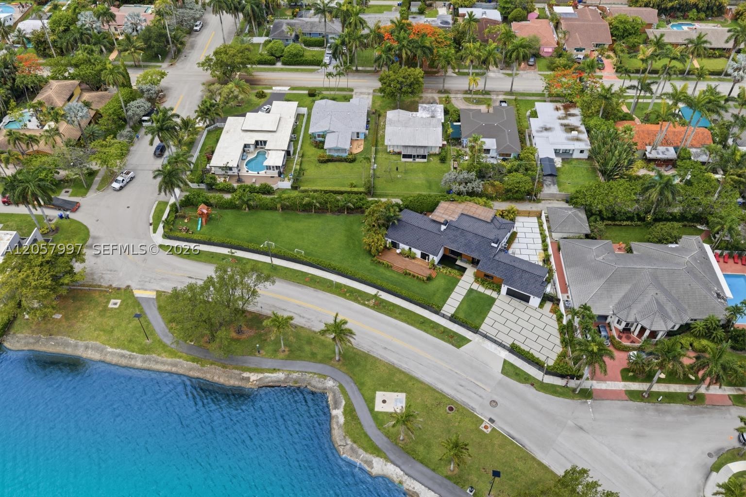 1204 S Northlake Dr Hollywood, FL 33019