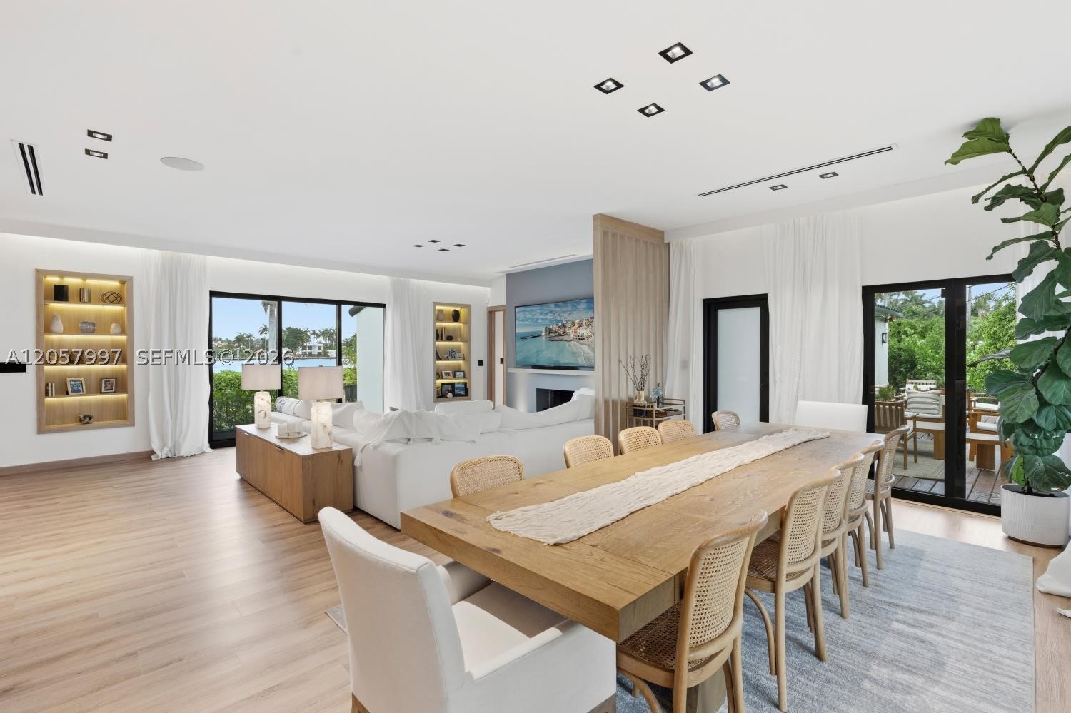 1204 S Northlake Dr Hollywood, FL 33019