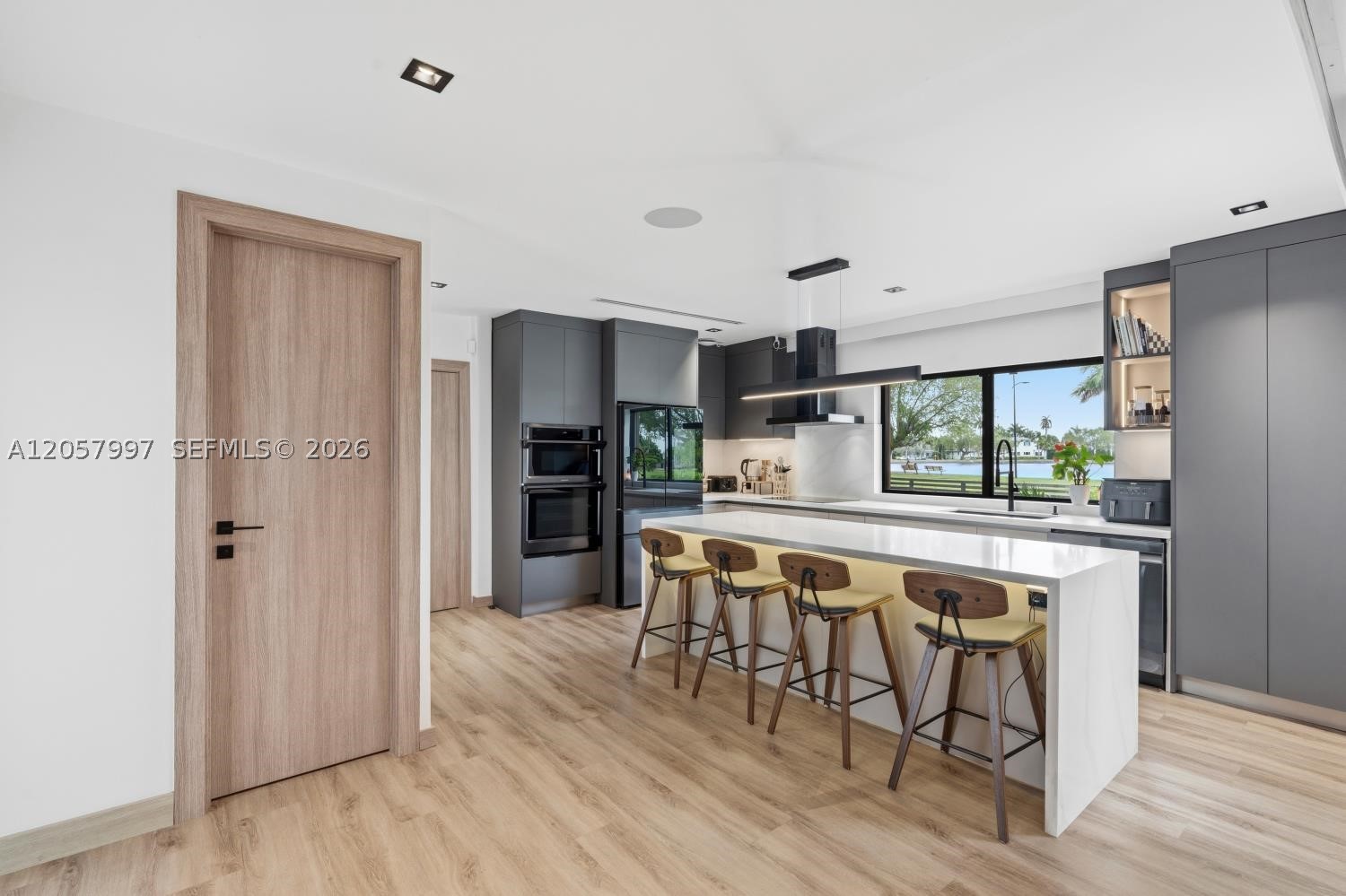 1204 S Northlake Dr Hollywood, FL 33019