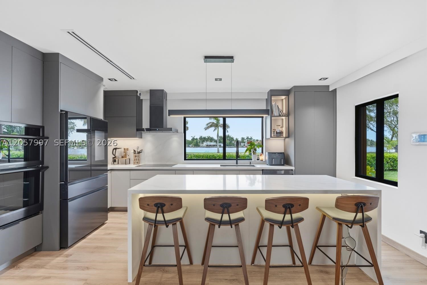 1204 S Northlake Dr Hollywood, FL 33019