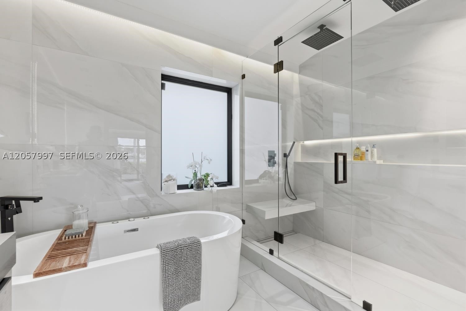 1204 S Northlake Dr Hollywood, FL 33019