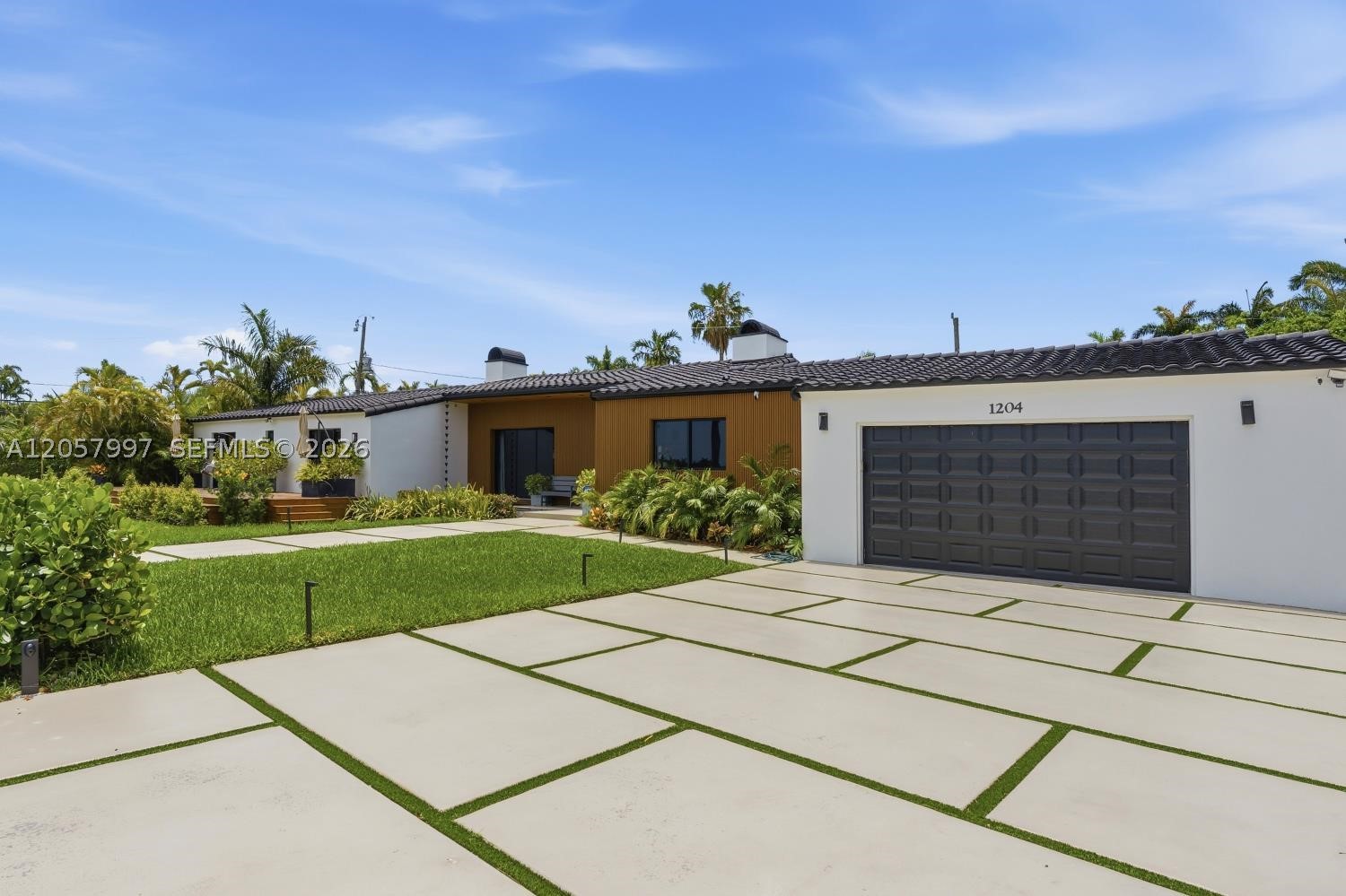 1204 S Northlake Dr Hollywood, FL 33019
