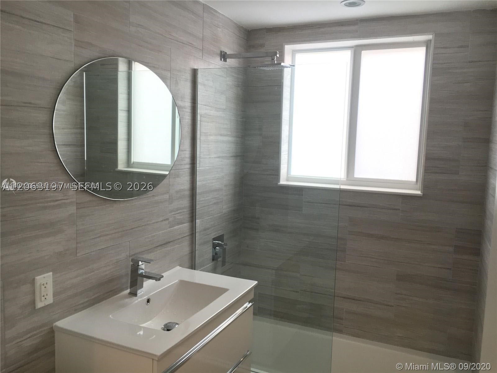 1620 Bay Rd Miami Beach, FL 33139
