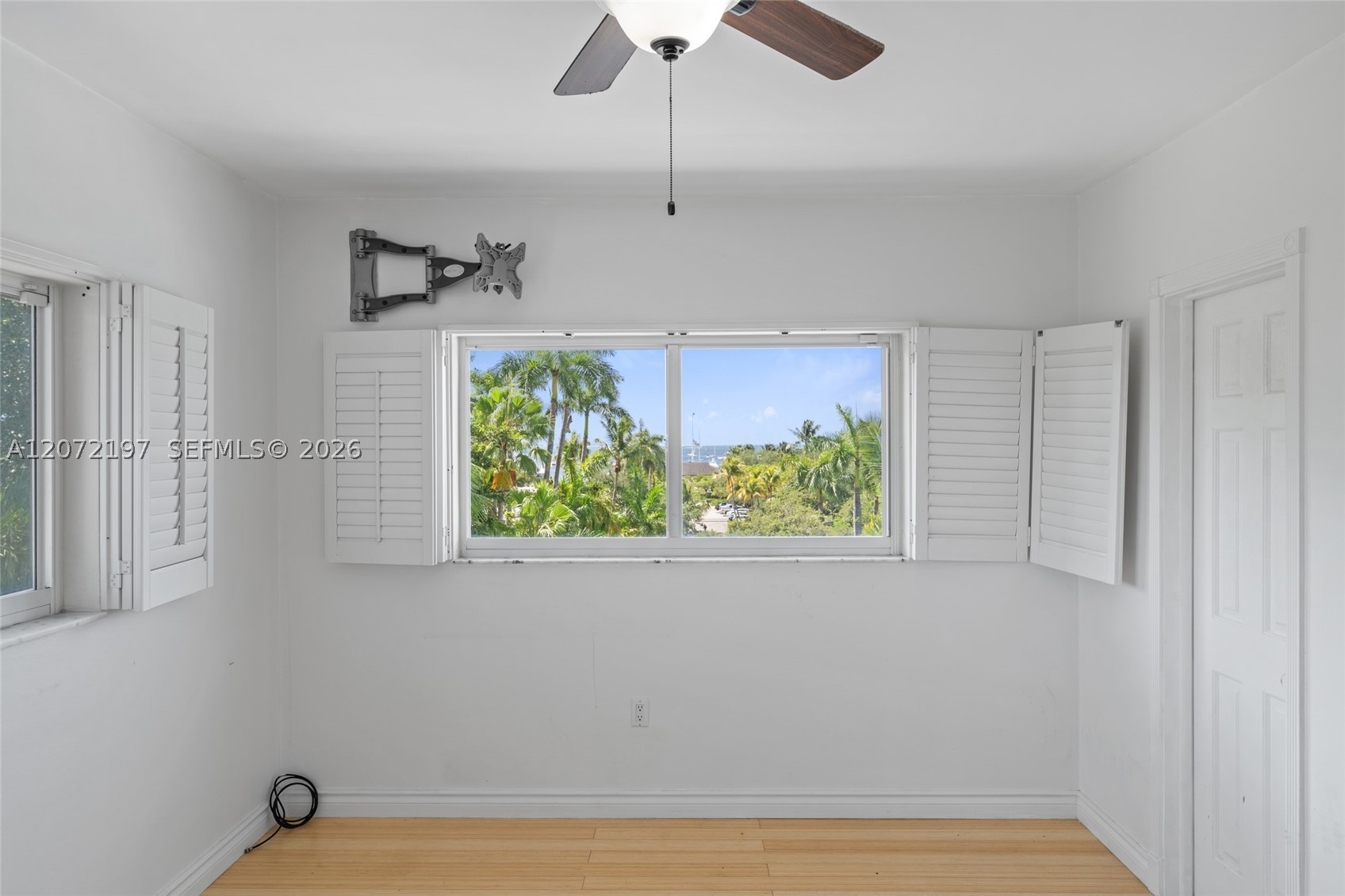 2539 S Bayshore Dr #PH2F