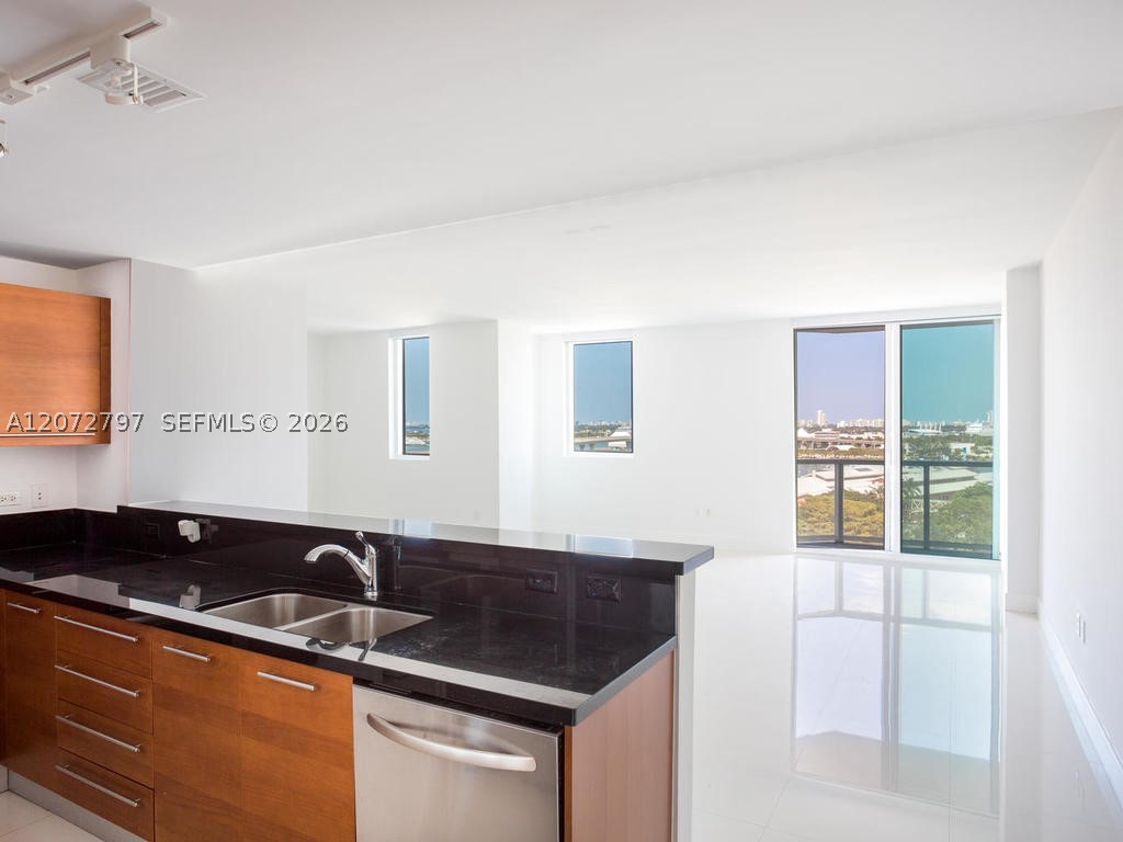 244 Biscayne Blvd #2402