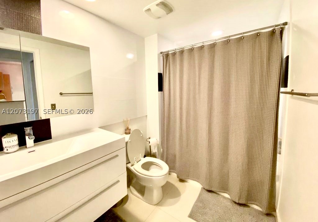 image The Venture at Aventura13