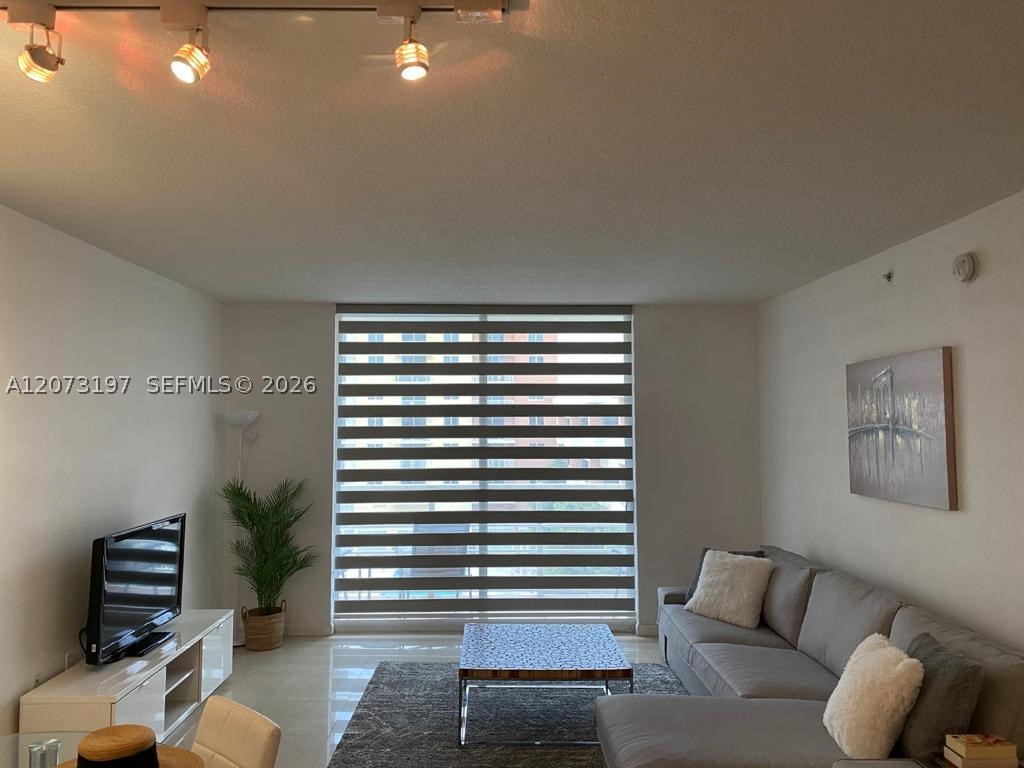 image The Venture at Aventura4