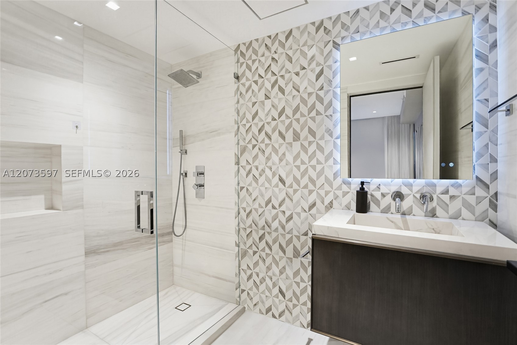 5875 Collins Ave #902 Miami Beach, FL 33140