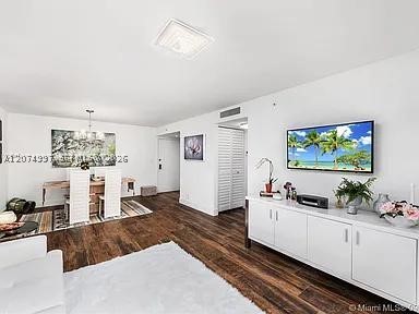 2625 Collins Ave #212