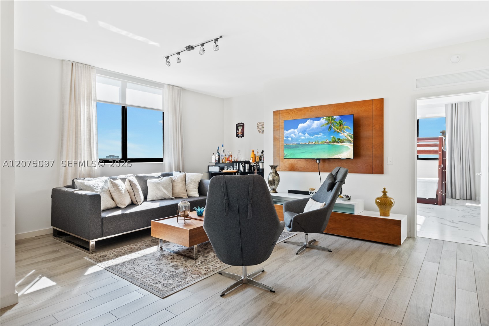 image Nine at Mary Brickell Village6