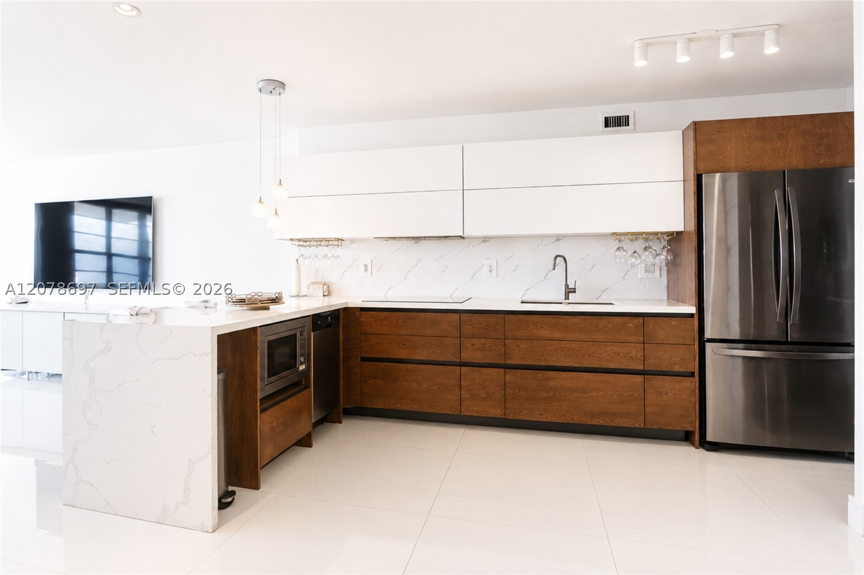 100 Lincoln Rd #1223 Miami Beach, FL 33139