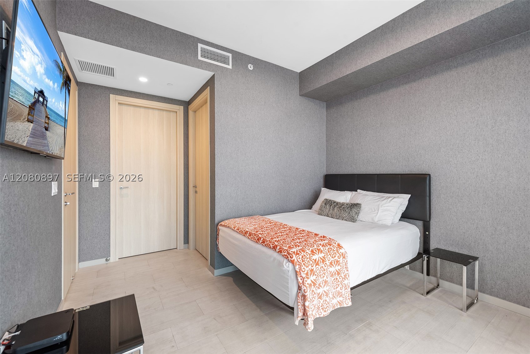 image Brickell Flatiron35