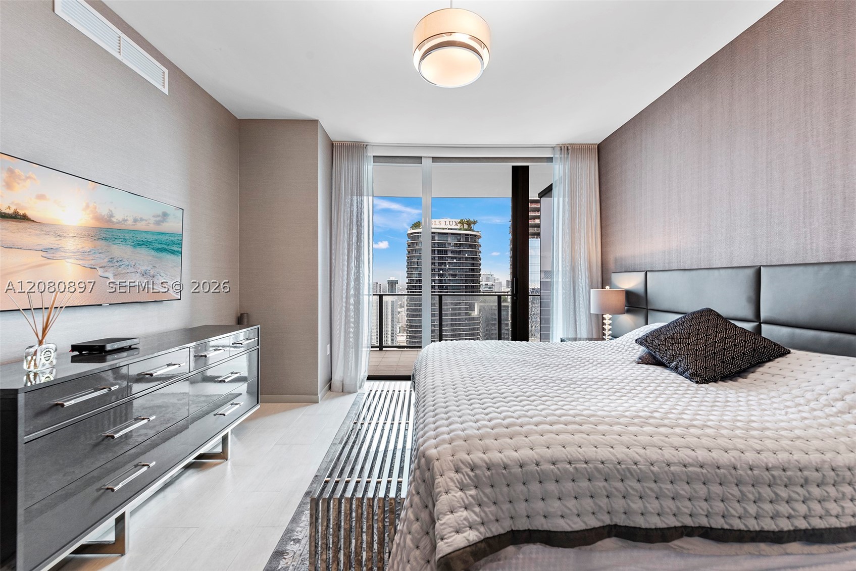image Brickell Flatiron51