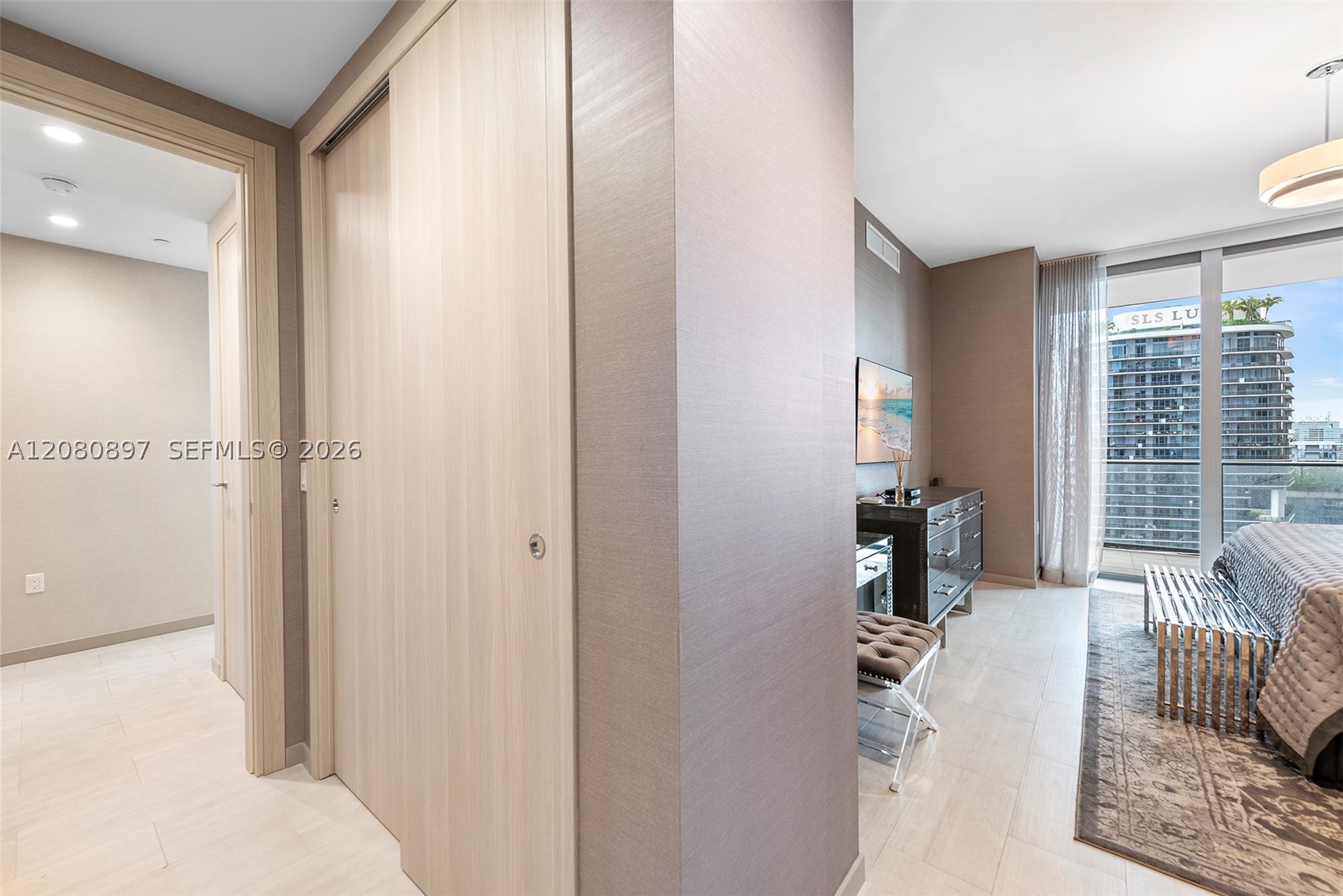 image Brickell Flatiron53