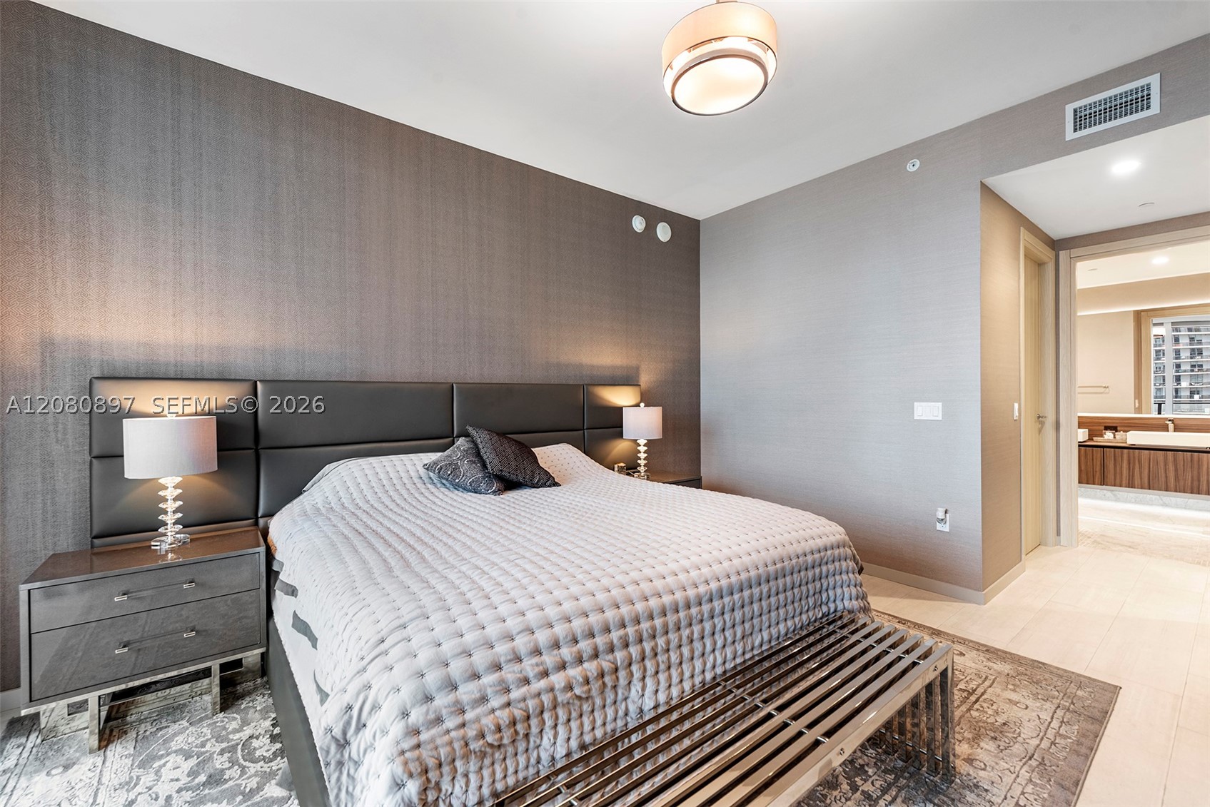 image Brickell Flatiron54