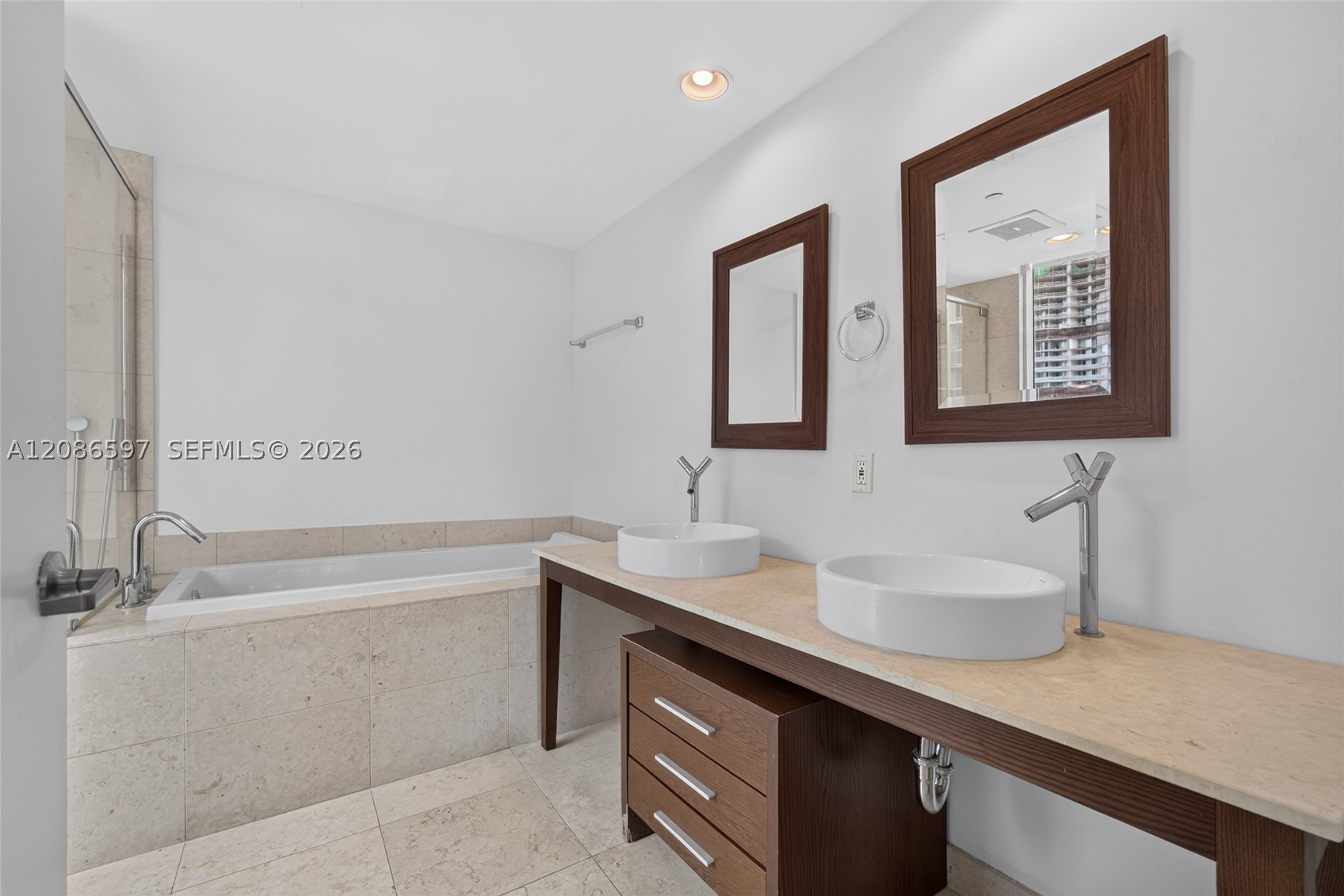 image Icon Brickell I23