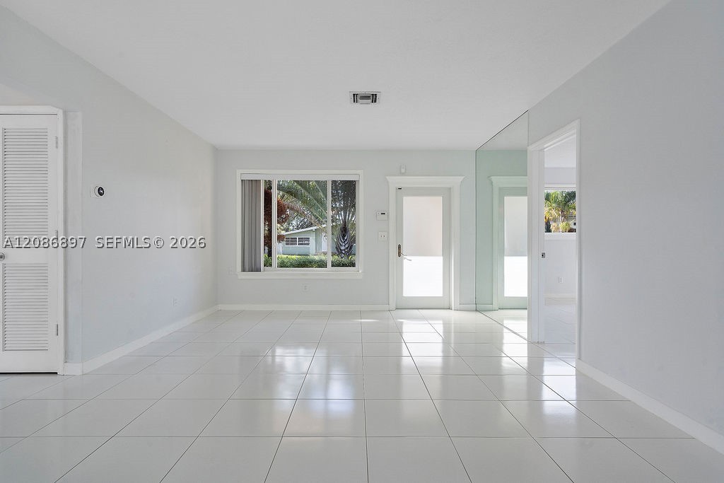 2475 NE 214th St Aventura, FL 33180