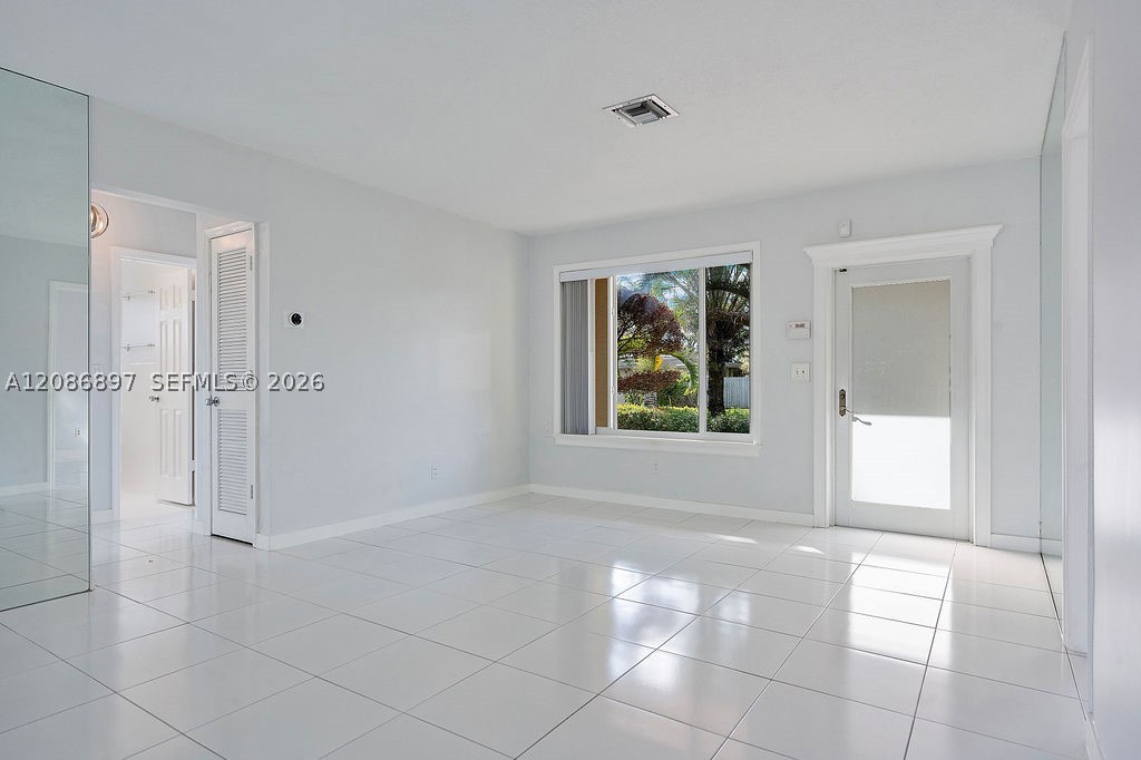 2475 NE 214th St Aventura, FL 33180