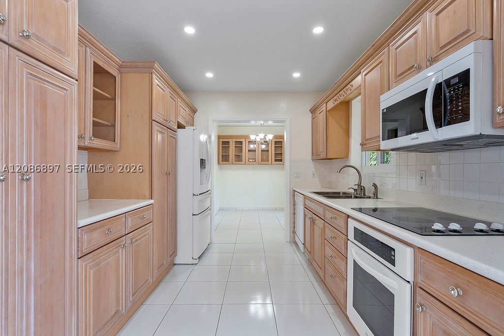 2475 NE 214th St Aventura, FL 33180
