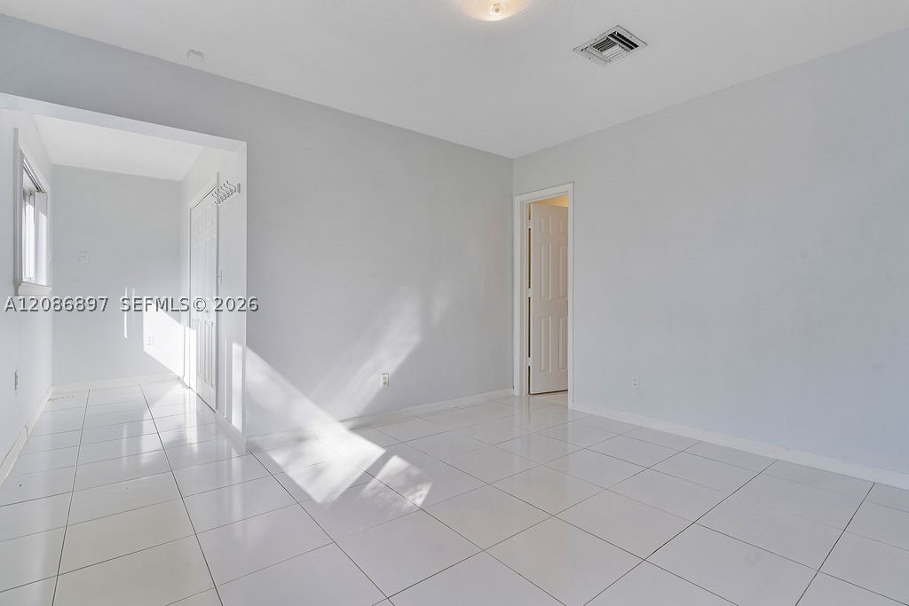 2475 NE 214th St Aventura, FL 33180
