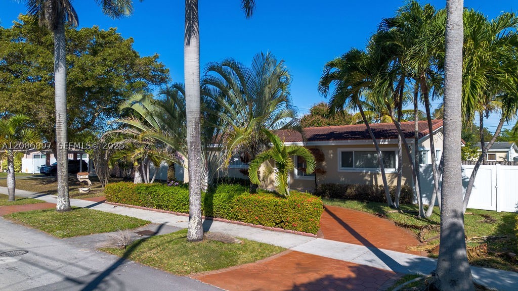 2475 NE 214th St Aventura, FL 33180