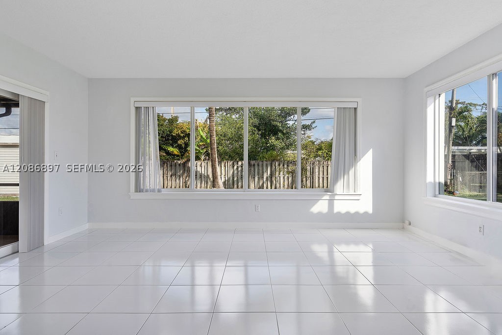 2475 NE 214th St Aventura, FL 33180