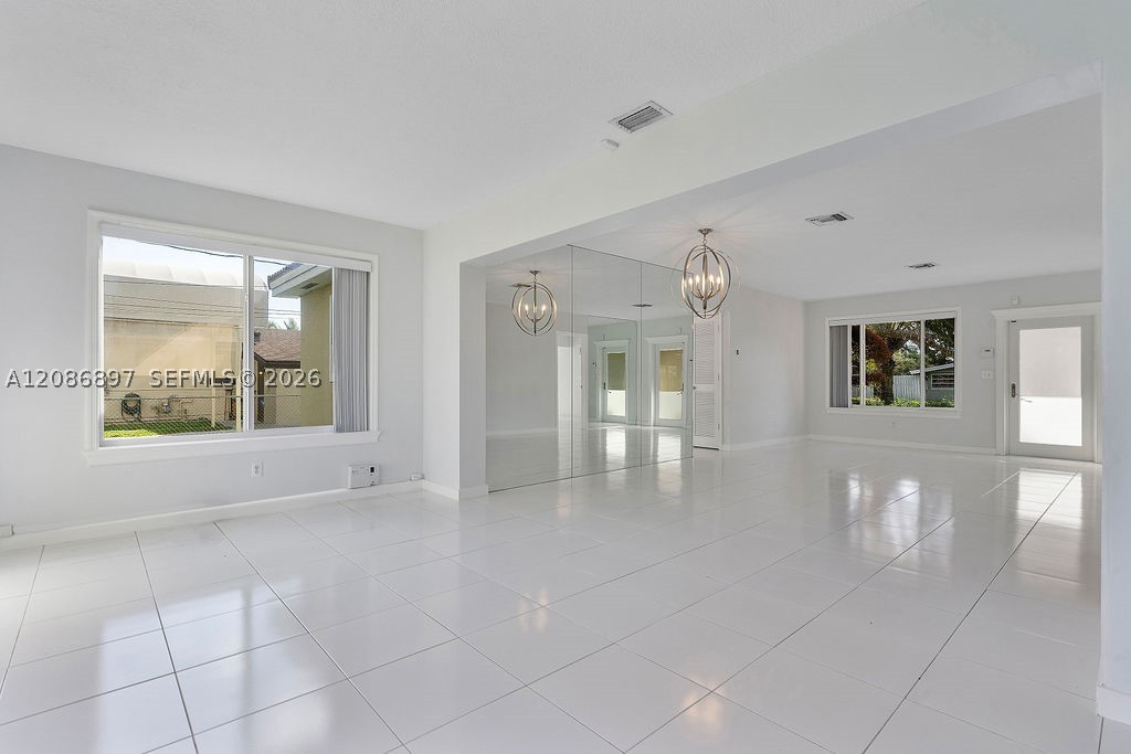 2475 NE 214th St Aventura, FL 33180